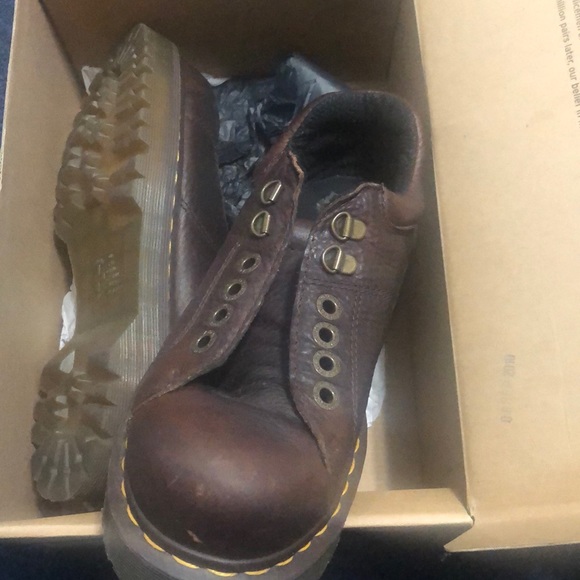 Shoes - Picture 4 of 7